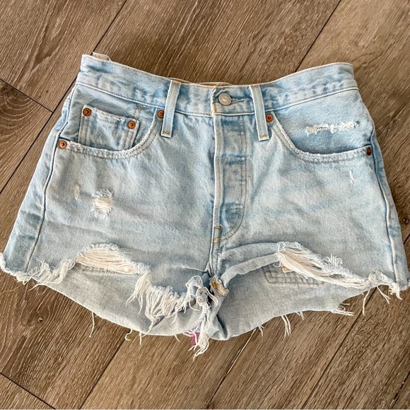 Levi's® Premium 501® Original Fit High Rise Cut off Jean shorts Size 25 - Picture 4 of 10